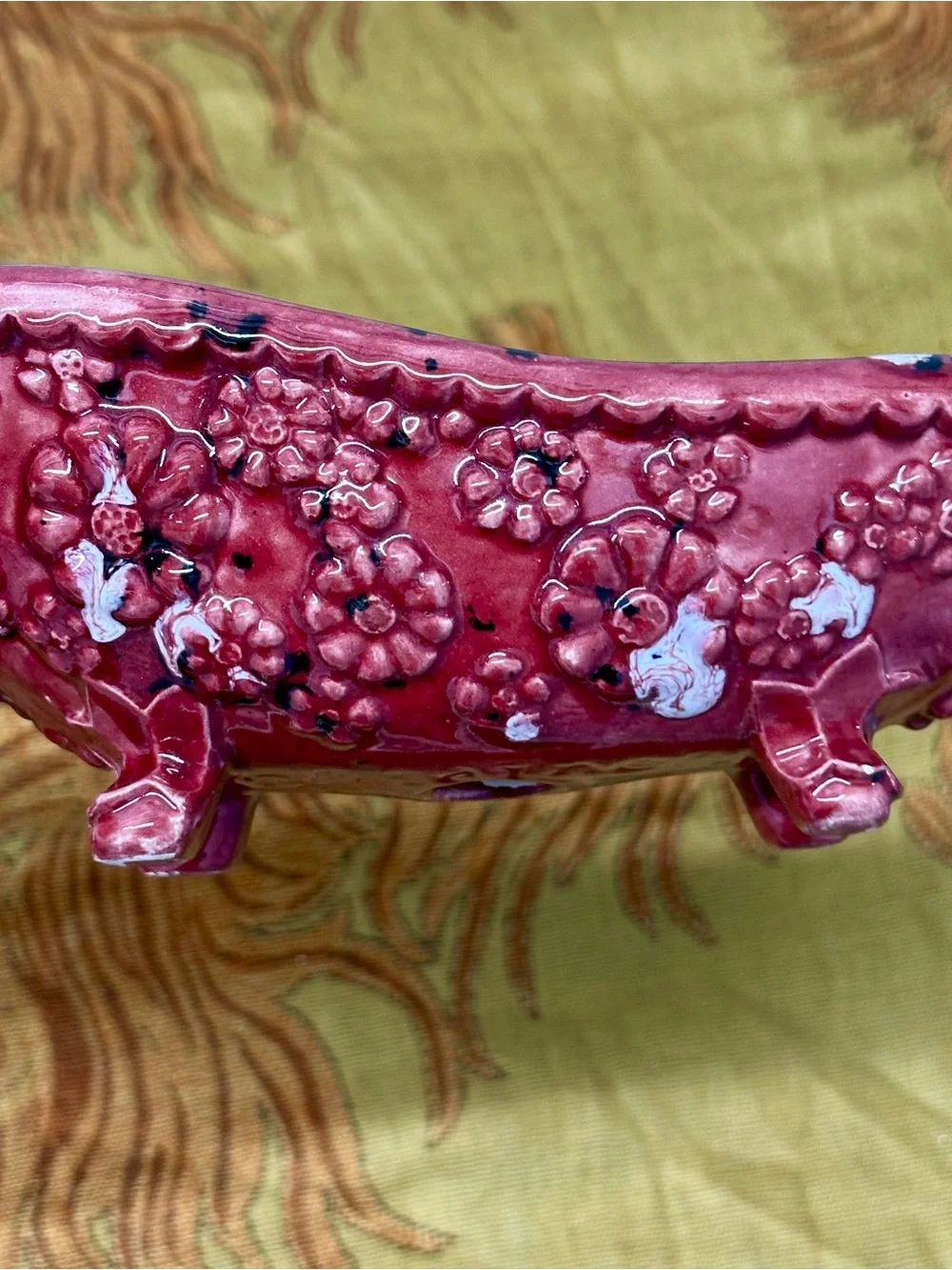 Vintage 1985 Arnel’s Daisy Clawfoot Bathtub Soap dish Deep Red Textured Decor